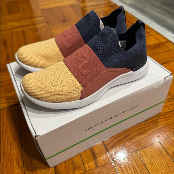 APL Women's TechLoom Bliss in Navy and Cedar - Picture 3 of 8